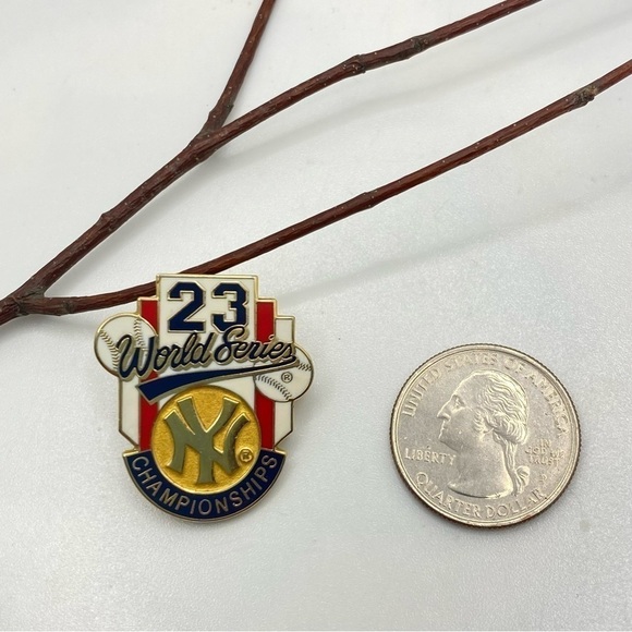 New York Yankees 23rd World Series Win 1996 Commemorative Collectable Pin - Picture 2 of 4